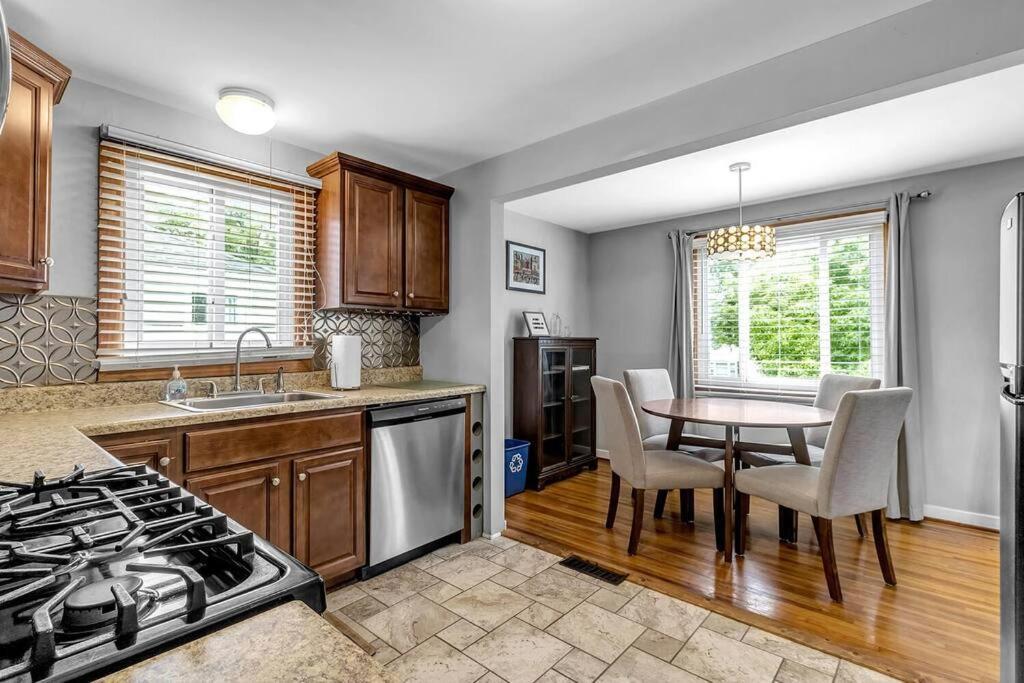 Gorgeous 2 Queen Bedroom Apartment In North Buffalo With 70 Inch Tv Extérieur photo